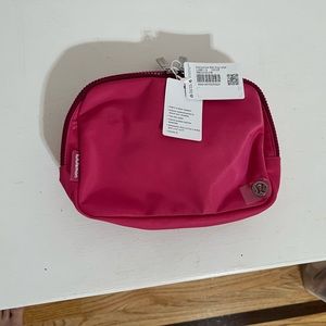 Lululemon 2 L belt bag New with tags